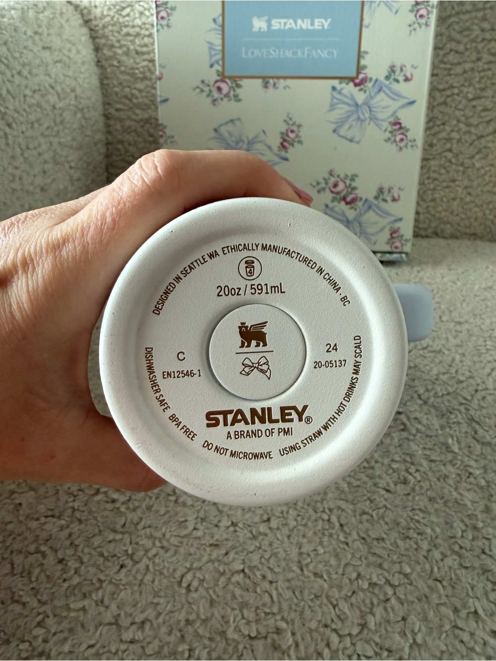 Stanley LoveShackFancy quencher 20 oz limited edition sold out blue floral bows - Picture 3 of 6